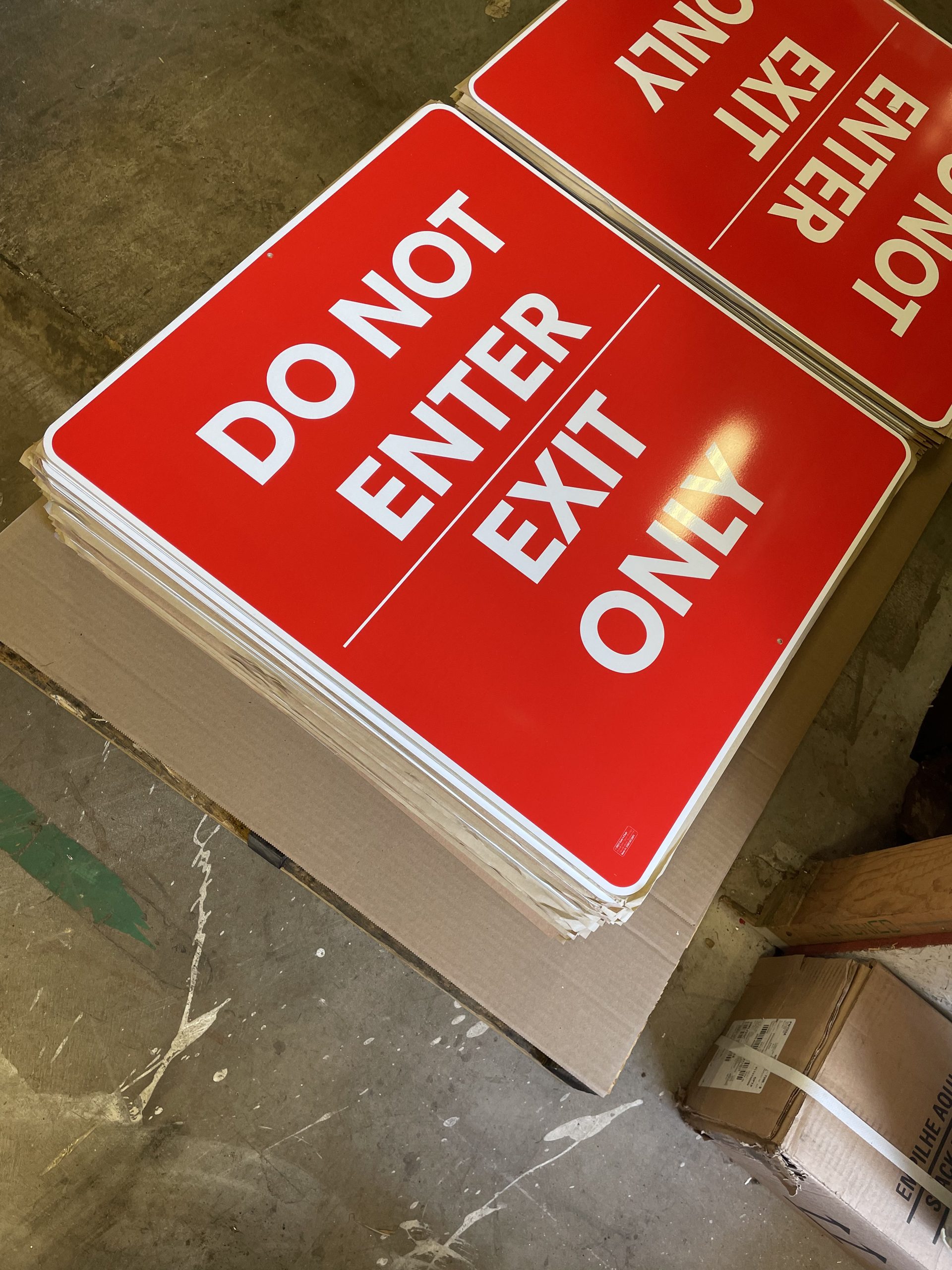 OSHA compliant safety signs screen printed on aluminum and rigid plastic